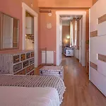 Pinnacle With Balcony דירה *
