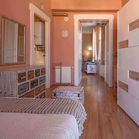 Pinnacle With Balcony Apartman *