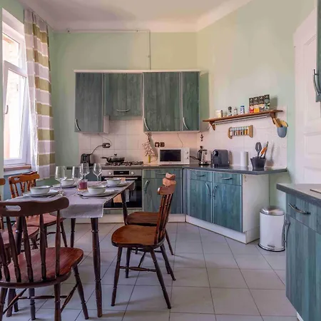 Pinnacle With Balcony Apartamento *