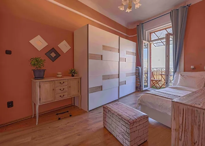 Pinnacle With Balcony Apartment Budapest