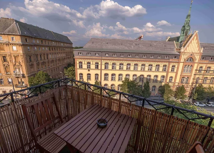 Pinnacle With Balcony Apartamento Budapest