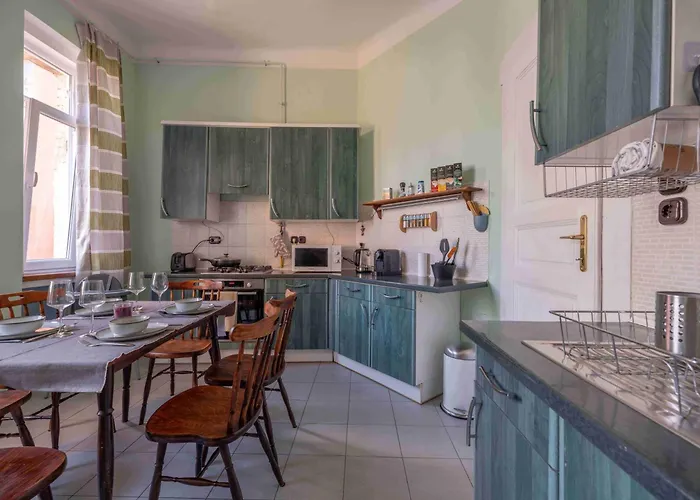 Pinnacle With Balcony Apartamento Budapest